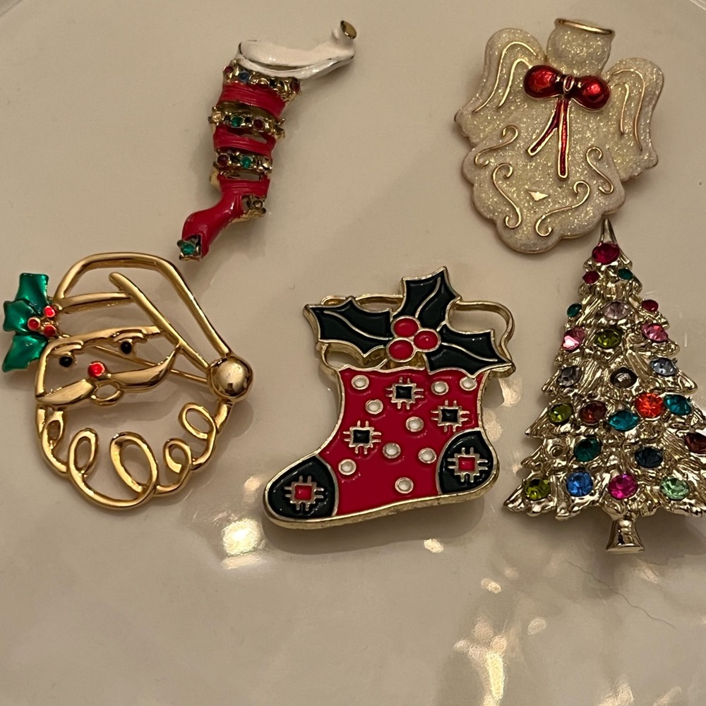 Lot of 5 holiday pins brooches